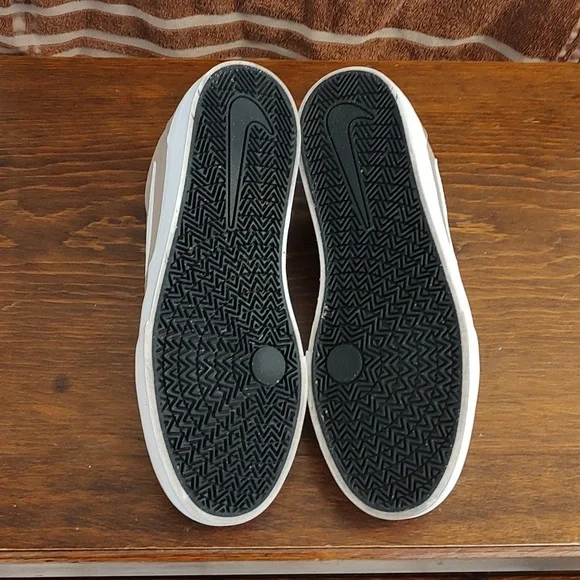 Nike Men's Beige and White skateboard Sneakers - Picture 6 of 7